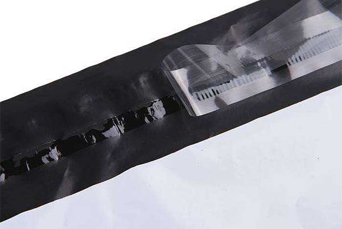 利用熱熔膠的冷粘性來粘合袋口